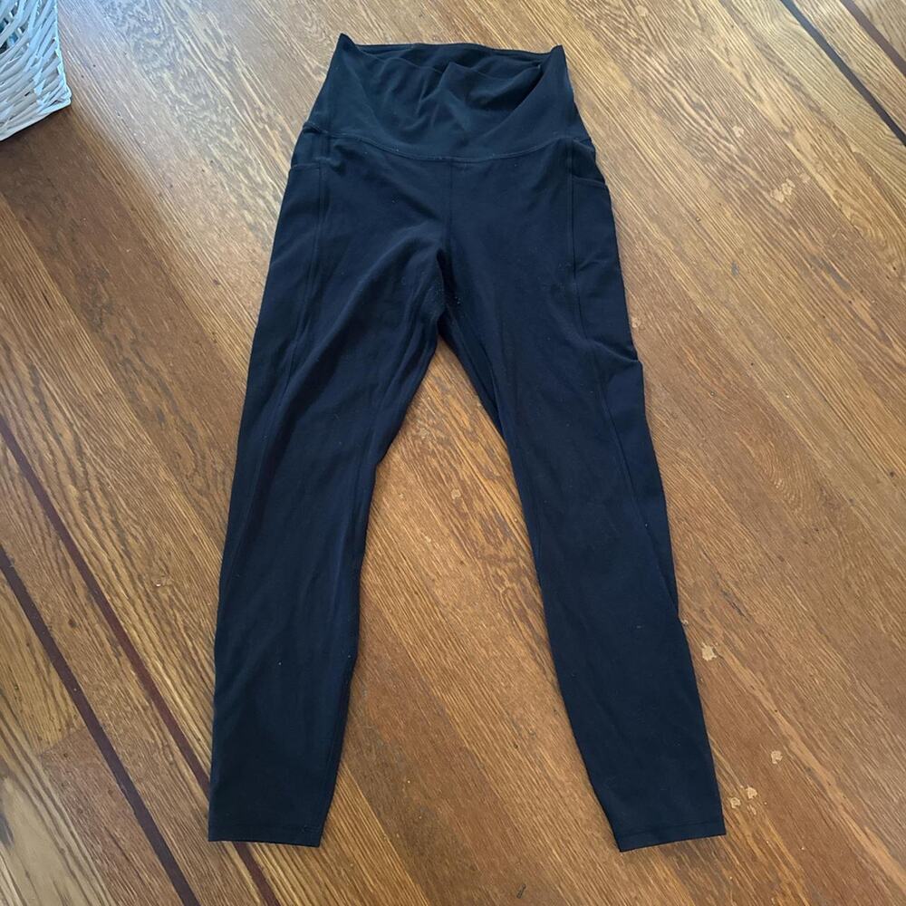 Black high waisted lululemon leggings with